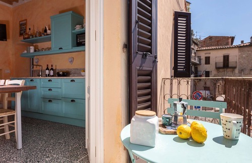 Massa Marittima Apartment | Beautiful apartment for 6 guests with WIFI, TV, balcony and pets allowed