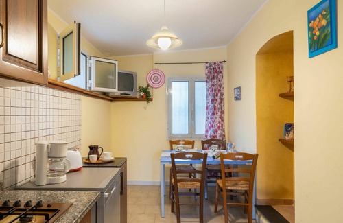 Valloria Apartment | Beautiful apartment for 4 guests with pool, hot tub, WIFI, TV and patio