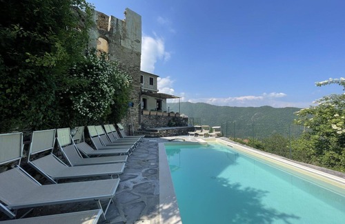 Valloria Apartment | Beautiful apartment for 4 people with WIFI, pool, patio, pets allowed and panoramic view