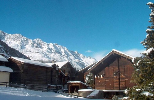 Saas Almagell Apartment | Beautiful apartment for 6 people with hot tub, WIFI, TV and balcony