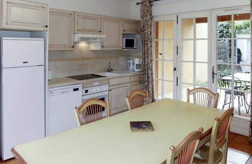 Fayence House | Beautiful apartment in villa for 4 guests with pool, A/C, WIFI, TV, patio and pets allowed
