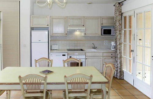 Fayence House | Beautiful apartment in villa for 4 guests with pool, A/C, WIFI, TV, patio and pets allowed