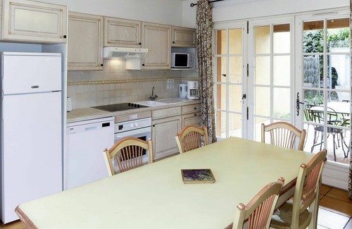 Tourrettes House | Beautiful apartment in villa for 4 guests with A/C, pool, WIFI, TV, patio and pets allowed