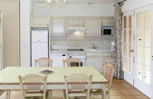 Tourrettes House | Beautiful apartment in villa for 4 guests with A/C, pool, WIFI, TV, patio and pets allowed
