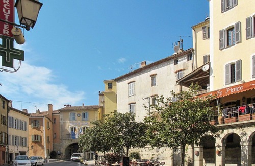 Tourrettes House | Beautiful apartment in villa for 4 guests with A/C, pool, WIFI, TV, patio and pets allowed