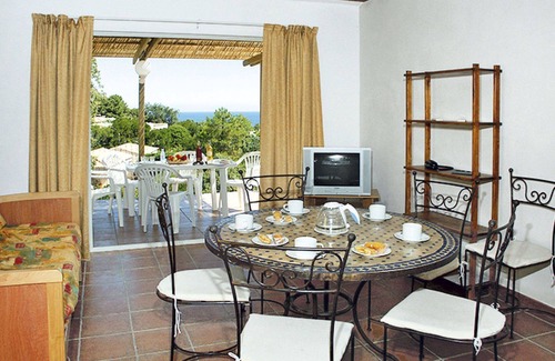 Favone House | Beautiful apartment in villa with pool, WIFI, A/C, TV, patio, pets allowed and panoramic view