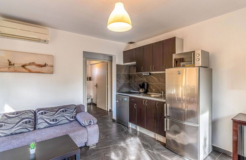 Favone Apartment | Beautiful apartment for 6 people with WIFI, A/C, pool, TV, terrace and pets allowed