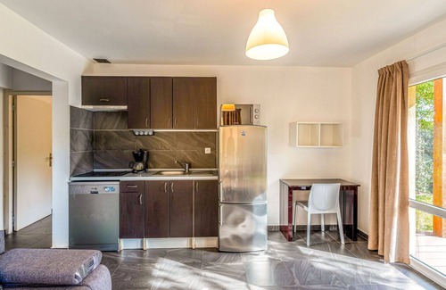 Favone Apartment | Beautiful apartment for 6 people with WIFI, A/C, pool, TV, terrace and pets allowed