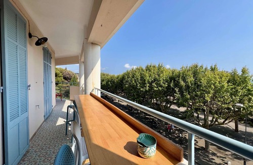 Sanary-sur-Mer Apartment | Beautiful apartment port of Sanary air co terrace for 5