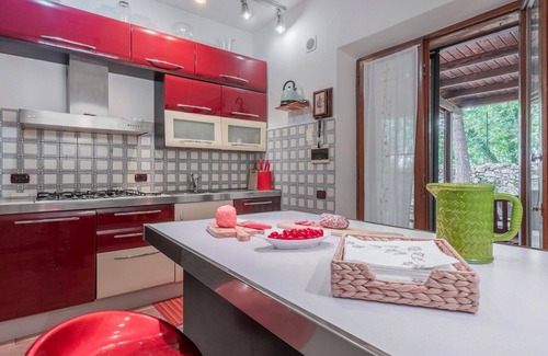 Monteriggioni Apartment | Beautiful apartment for 4 guests with WIFI, pool, TV and veranda, close to Siena