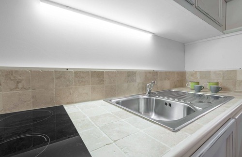 Monteriggioni Apartment | Beautiful apartment for 2 people with pool, WIFI, A/C, TV and pets allowed, close to Siena