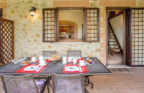 Montoro Villa | Beautiful apartment in villa with WIFI, pool, hot tub, A/C, TV, panoramic view and parking