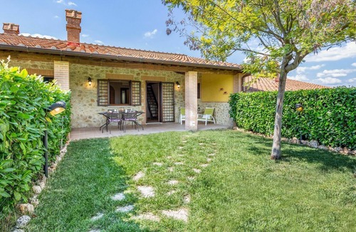 Montoro Villa | Beautiful apartment in villa with WIFI, pool, hot tub, A/C, TV, panoramic view and parking