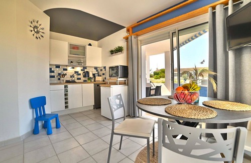 La Cotiniere Apartment | Beautiful apartment for 4 guests with WIFI, pool, TV, terrace and pets allowed