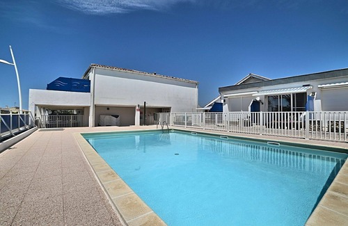 La Cotiniere Apartment | Beautiful apartment for 4 guests with WIFI, pool, TV, terrace and pets allowed