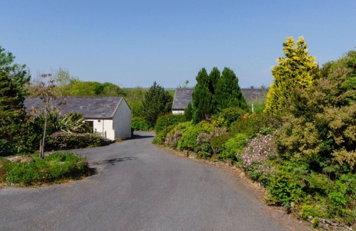 Llanerchymedd House | Beautiful apartment in villa for 3 guests with WIFI, TV, patio, pets allowed and parking