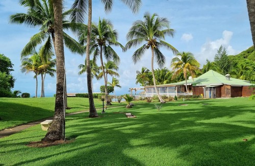 Anse des Rochers Apartment | BEAUTIFUL APARTMENT 2P 45m2, Terrace 12m2, swimming pool, tennis court, beach, WIFI (telecommuting)
