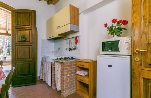 Suvereto Villa | Beautiful apartment in villa for 4 guests with WIFI, pool, A/C and terrace