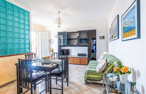 Pantai Apartment | Beautiful apartment for 6 guests with pool, WIFI, TV and terrace