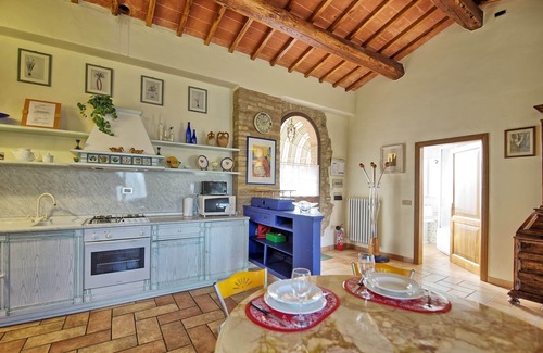 San Gimignano Apartment | Beautiful apartment for 2 people with pool, WIFI, A/C, TV and panoramic view