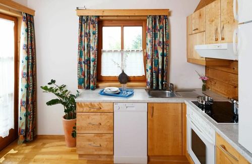 Schlierbach House | Beautiful apartment in villa for 4 guests with pool, WIFI, TV, terrace and pets allowed