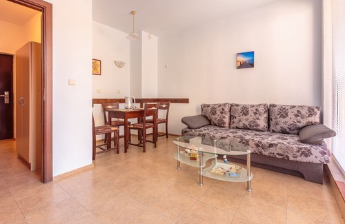 Chaika Apartment | Beautiful apartment- 5 min from the beach!