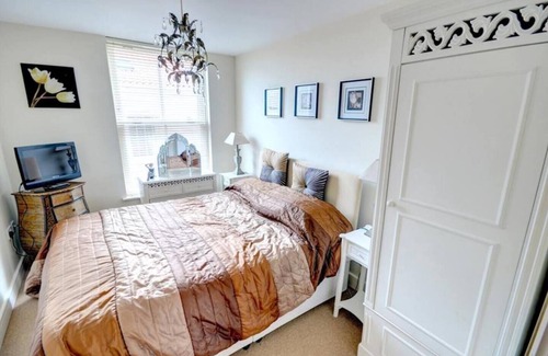 Scarborough House | Beautiful Apartment with Sea Views in the Old Town