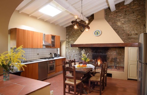 Pontassieve House | Beautiful apartment in villa for 6 people with pool, A/C, WIFI, TV, patio and panoramic view