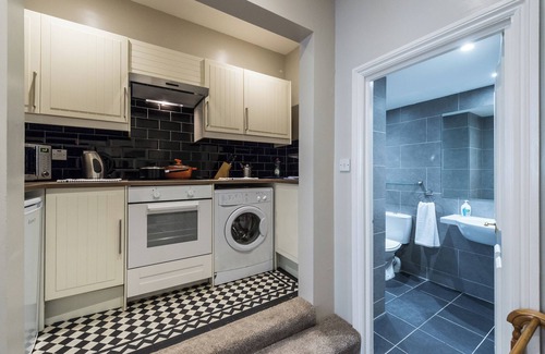 Brondesbury Park Apartment | Beautiful apartment ac up to six,12 min by tube from Oxford street,AC