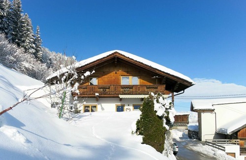 Emberg Apartment | Beautiful apartment for 8 guests with WIFI, TV, balcony and parking