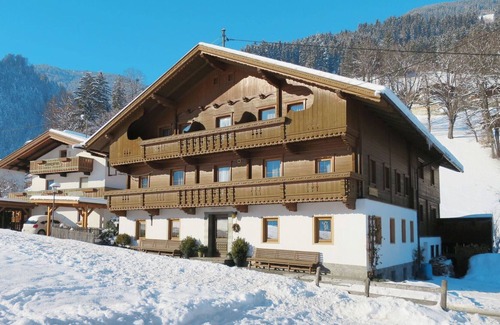 Schwendau Apartment | Beautiful apartment for 10 guests with WIFI, TV, balcony and parking