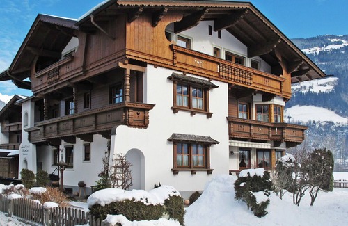 Distelberg Apartment | Beautiful apartment for 10 people with WIFI, TV, patio and parking