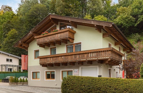 Thumersbach Apartment | Beautiful apartment for 4 guests with WIFI, TV, patio, pets allowed and parking