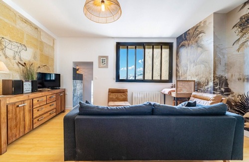 Chartrons Apartment | Beautiful apartment beautifully decorated for 4 on the Quays of Bordeaux