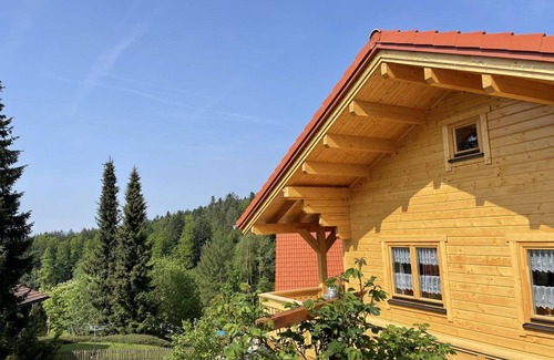 Eppenschlag House | Beautiful apartment in villa for 4 guests with WIFI, pool, TV and patio