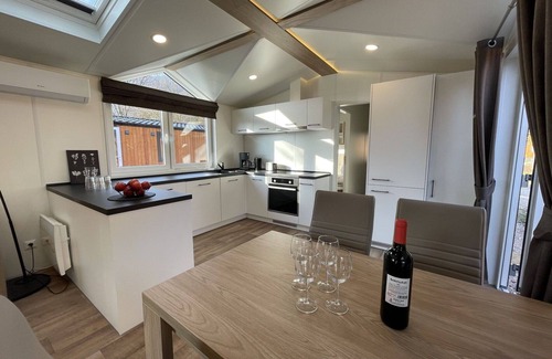Riedenburg House | Beautiful apartment in villa for 4 people with WIFI, A/C, TV, terrace, pets allowed and parking