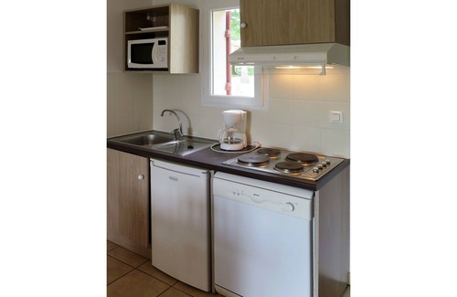 Barbaste Apartment | Beautiful apartment for 6 people with WIFI, pool, TV, terrace, pets allowed and parking