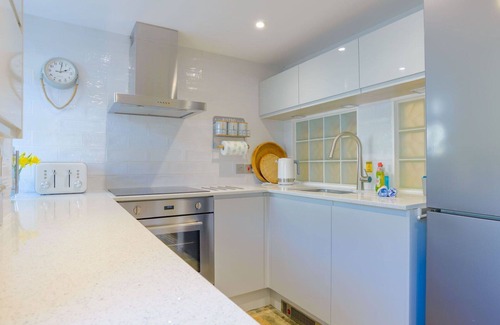 Trebarwith Apartment | Beautiful apartment for 4 people with WIFI, TV, patio and pets allowed