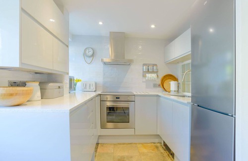 Trebarwith Apartment | Beautiful apartment for 4 people with WIFI, TV, patio and pets allowed