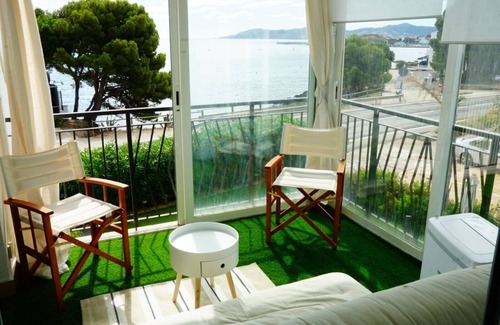 Llanca Apartment | Beautiful apartment facing the sea