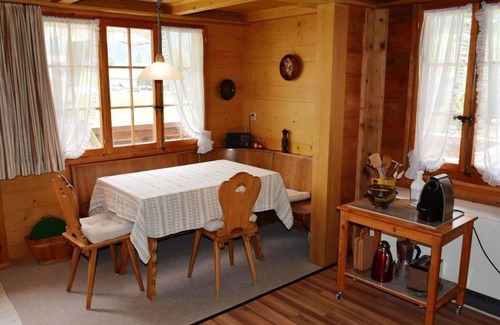 Lauenen Apartment | Beautiful apartment for 2 people with balcony