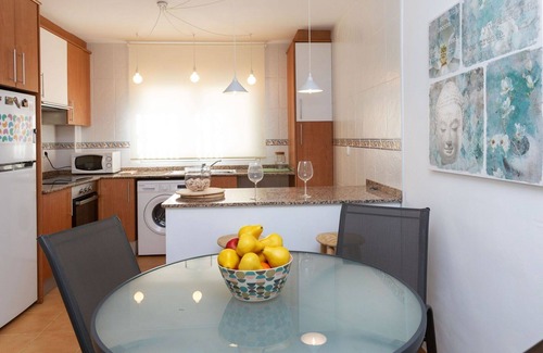 Vinaros Apartment | Beautiful apartment for 4 people with pool, A/C, TV, patio and pets allowed