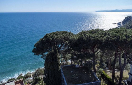 Varazze Apartment | Beautiful apartment for 6 guests with hot tub, WIFI, A/C, TV, terrace and pets allowed