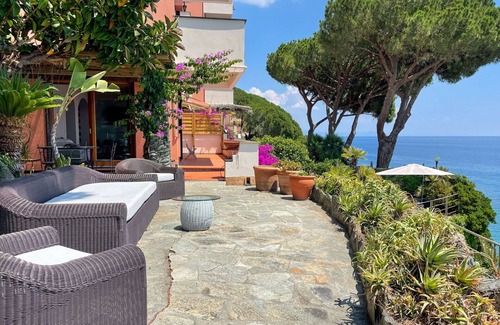 Varazze Apartment | Beautiful apartment for 6 guests with A/C, WIFI, TV and patio