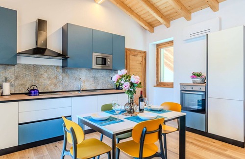 Verceia Apartment | Beautiful apartment for 4 people with WIFI, A/C, TV and balcony