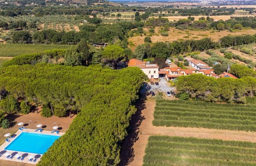 Scarlino Apartment | Beautiful apartment for 2 people with pool, WIFI, TV, terrace and parking
