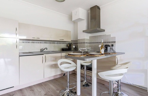 Eze Apartment | Beautiful apartment for 4 people with WIFI, pool, TV, terrace and pets allowed