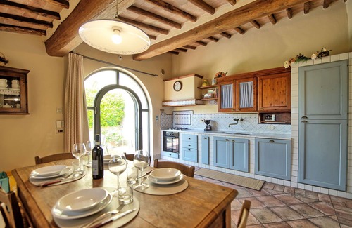 San Pietro in Bossolo Apartment | Beautiful apartment for 6 people with pool, A/C, WIFI and panoramic view, close to Greve In Chia.