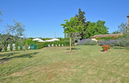 San Pietro in Bossolo Apartment | Beautiful apartment for 6 people with pool, A/C, WIFI and panoramic view, close to Greve In Chia.