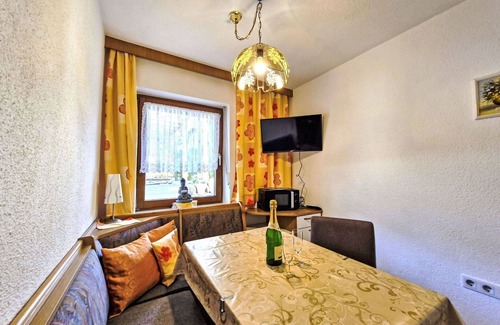Karres Apartment | Beautiful apartment for 2 people with WIFI, TV, patio and pets allowed